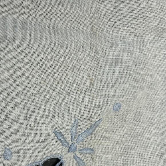 Vintage Embroidered Table Cover Square 30x30 and Matching Napkins Square 10x10 - Picture 10 of 13